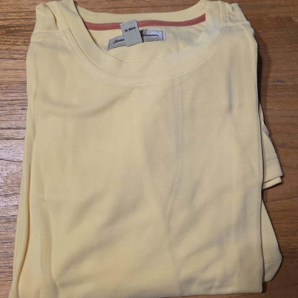 Tommy Bahama Short Sleeve Tee in 
Yellow